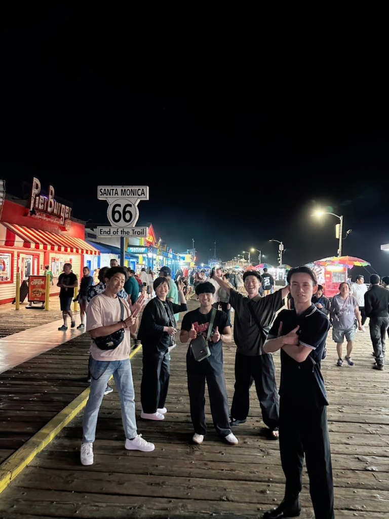 サンタモニカのフォトスポット、ルート66の前で