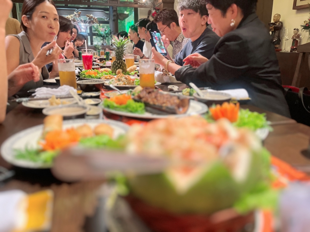 海外　ハノイ　レストラン　トナックブーケ