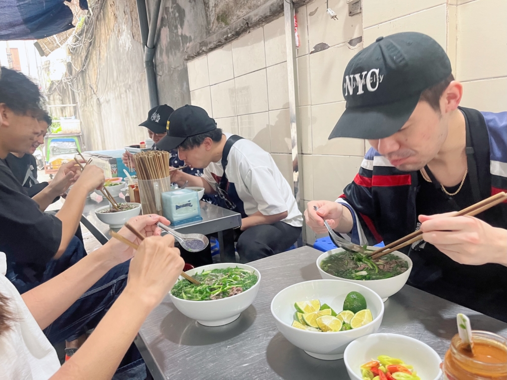 海外　ベトナム　フォー　トナックブーケ