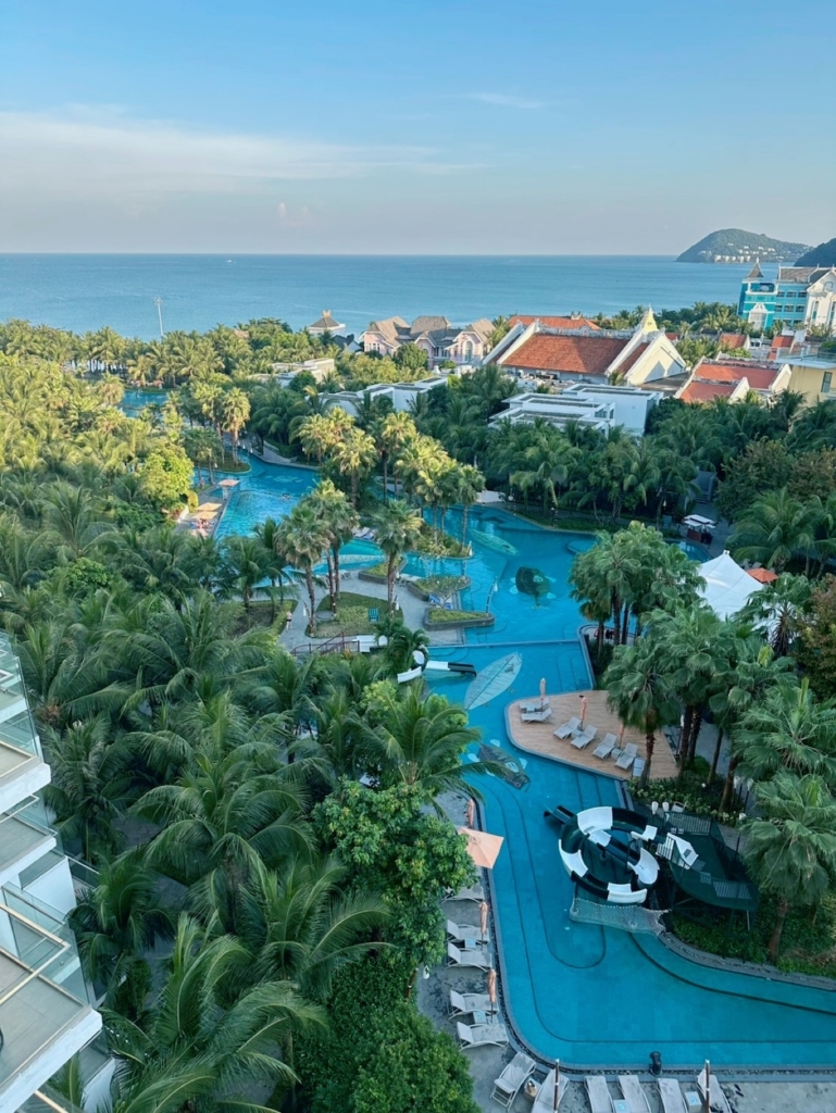 海外　フーコック　プール　トナックブーケ