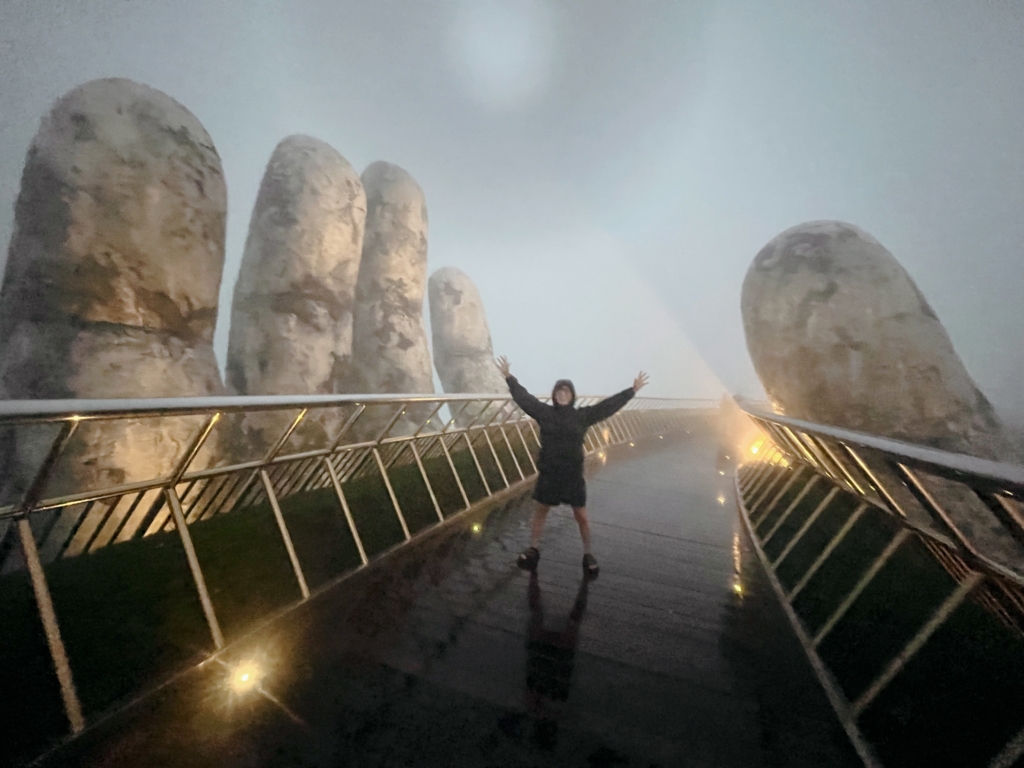 海外　ダナン　神の手　トナックブーケ