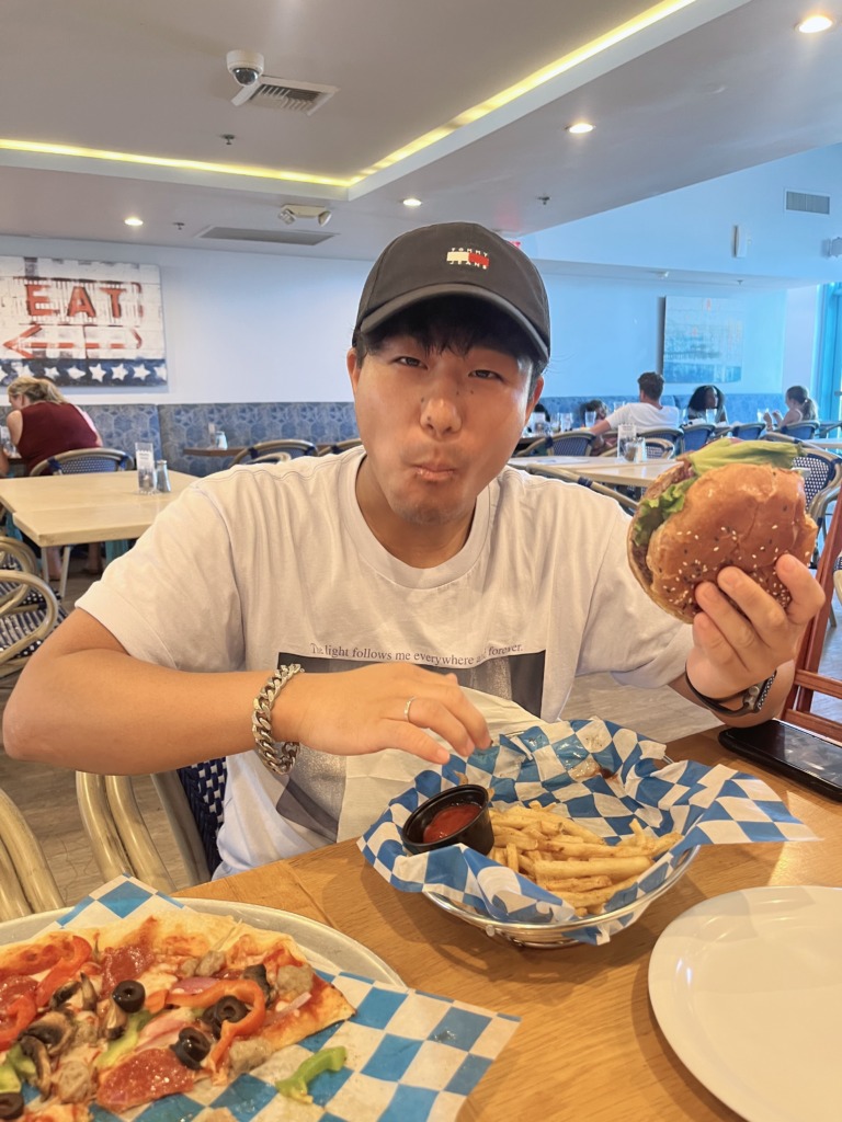 アメリカ　ハンバーガー　やっぱり大きい