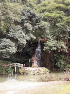 島根　出雲　神社　滝